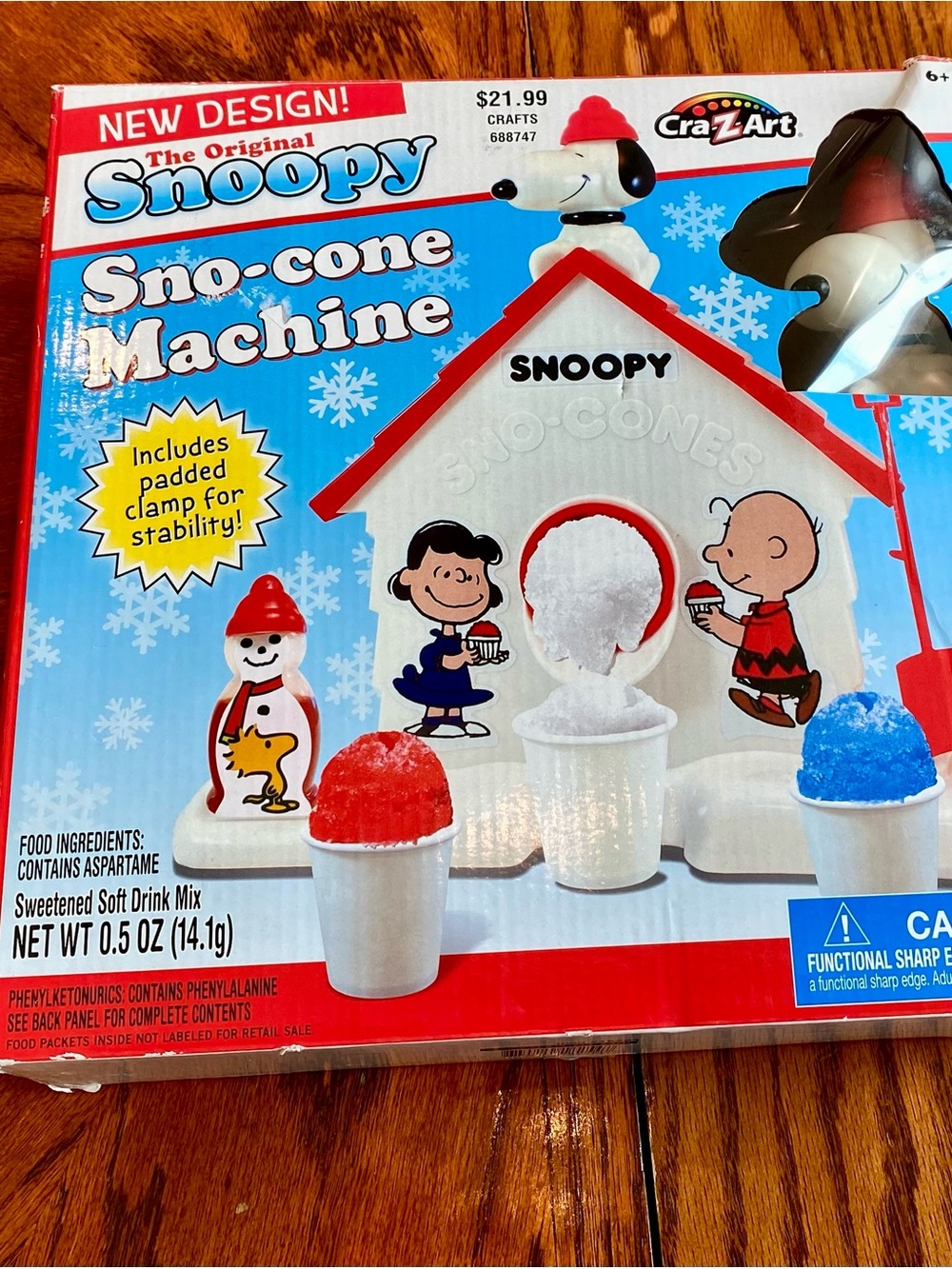 Cra-Z-Art Snoopy Sno-cone Machine in Red and Blue